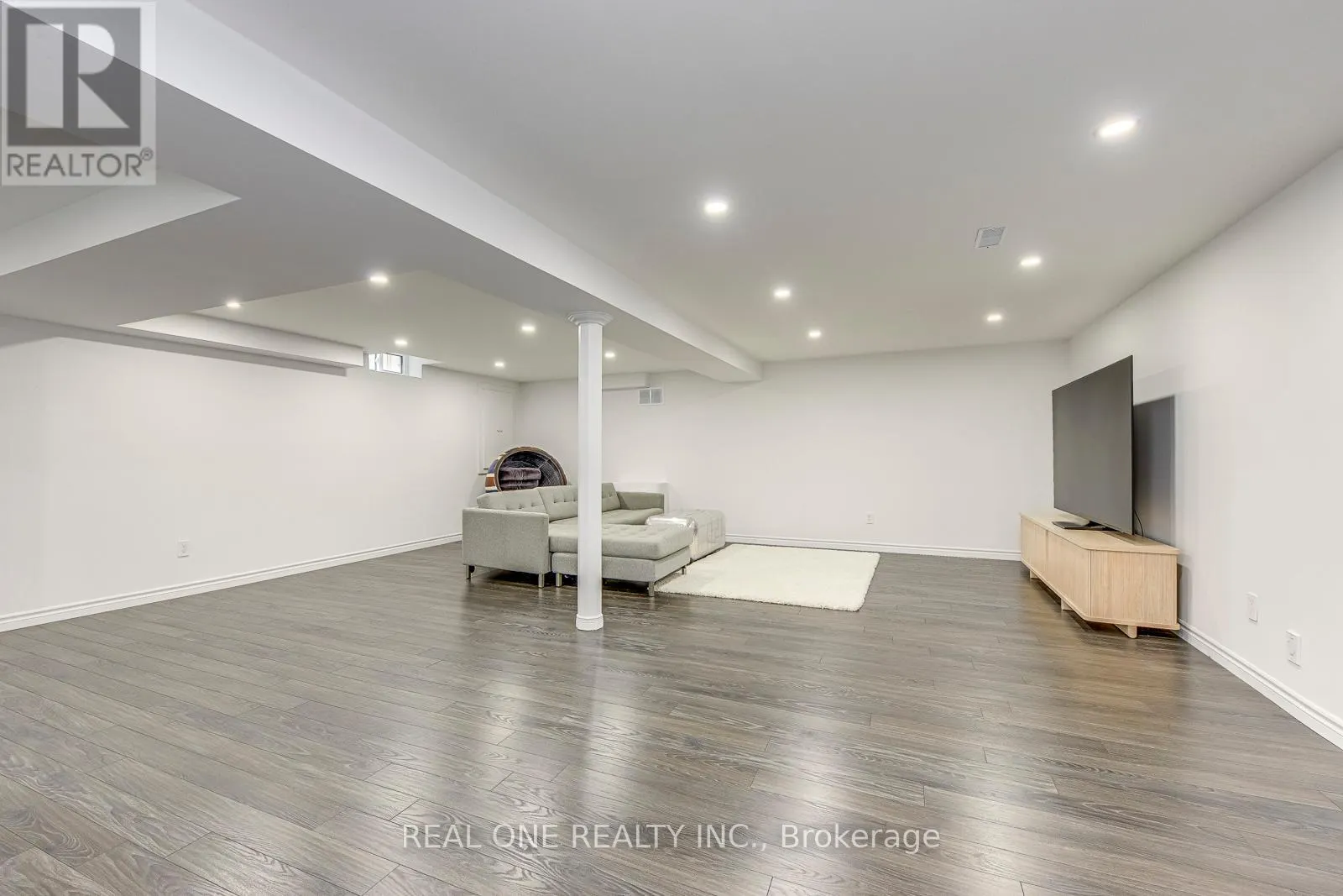 2075 BANBURY CRESCENT