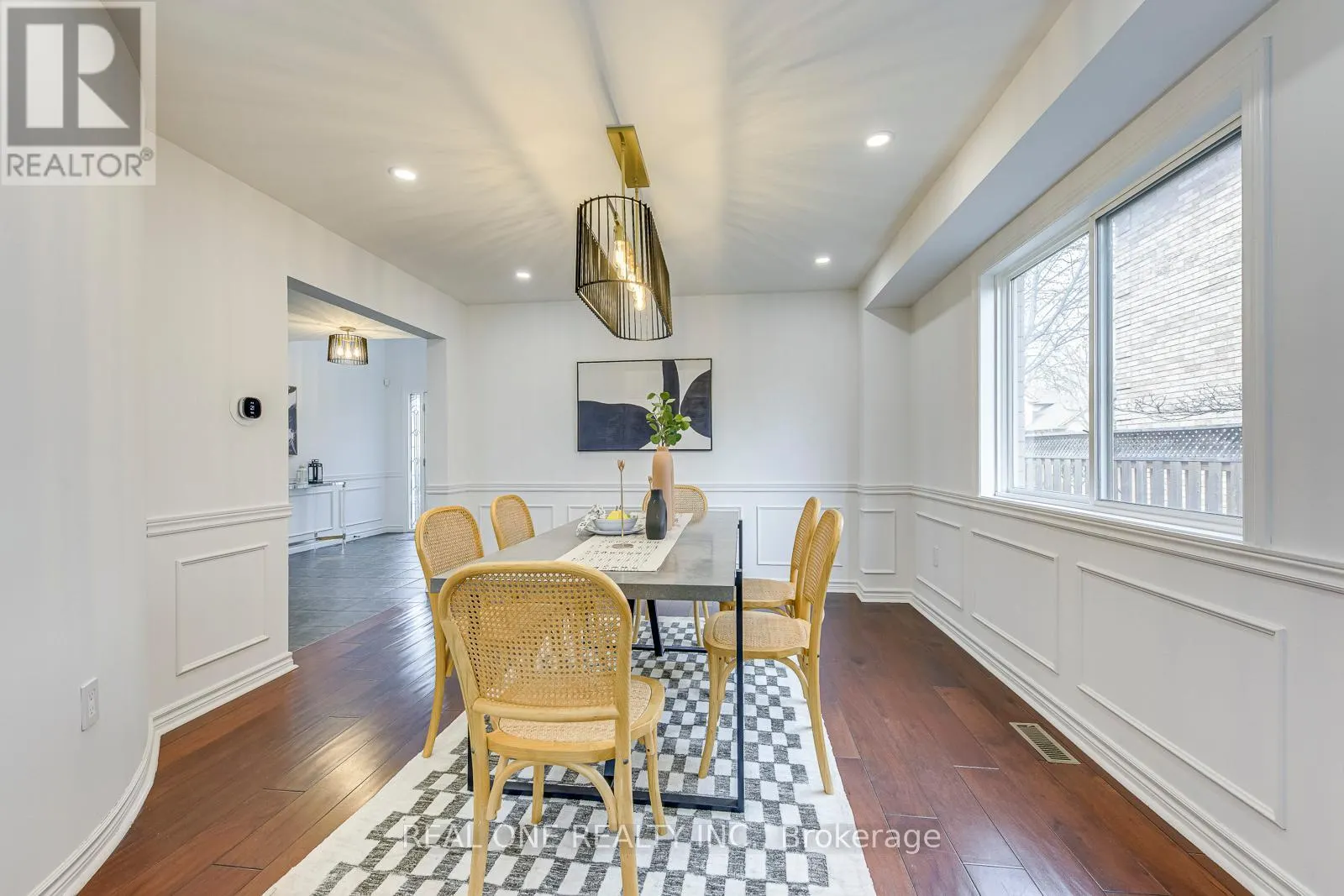 2075 BANBURY CRESCENT