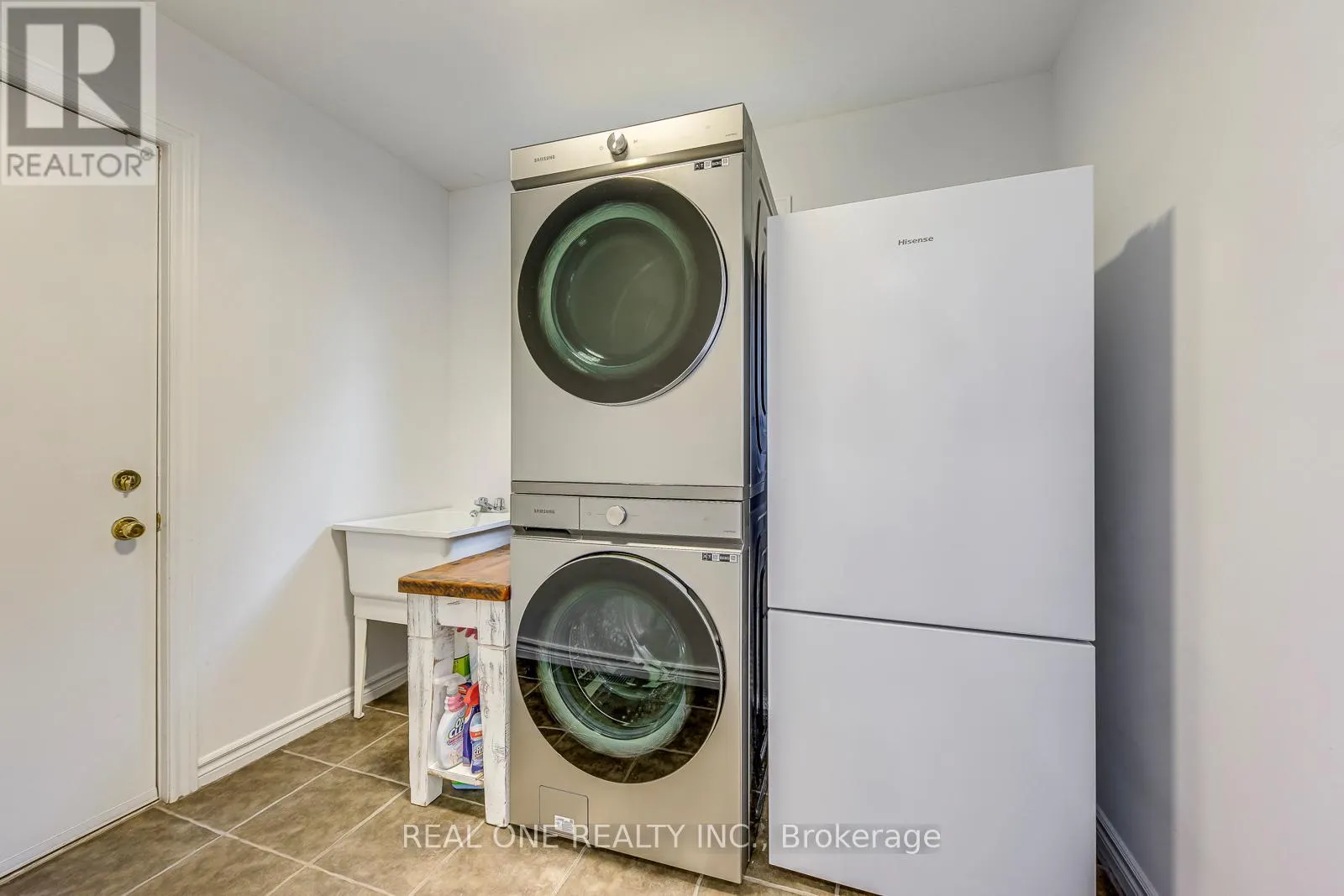 2075 BANBURY CRESCENT