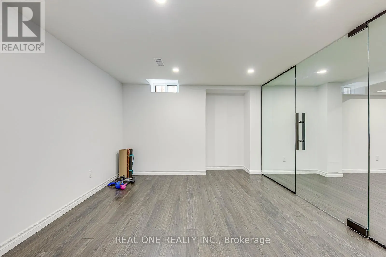 2075 BANBURY CRESCENT