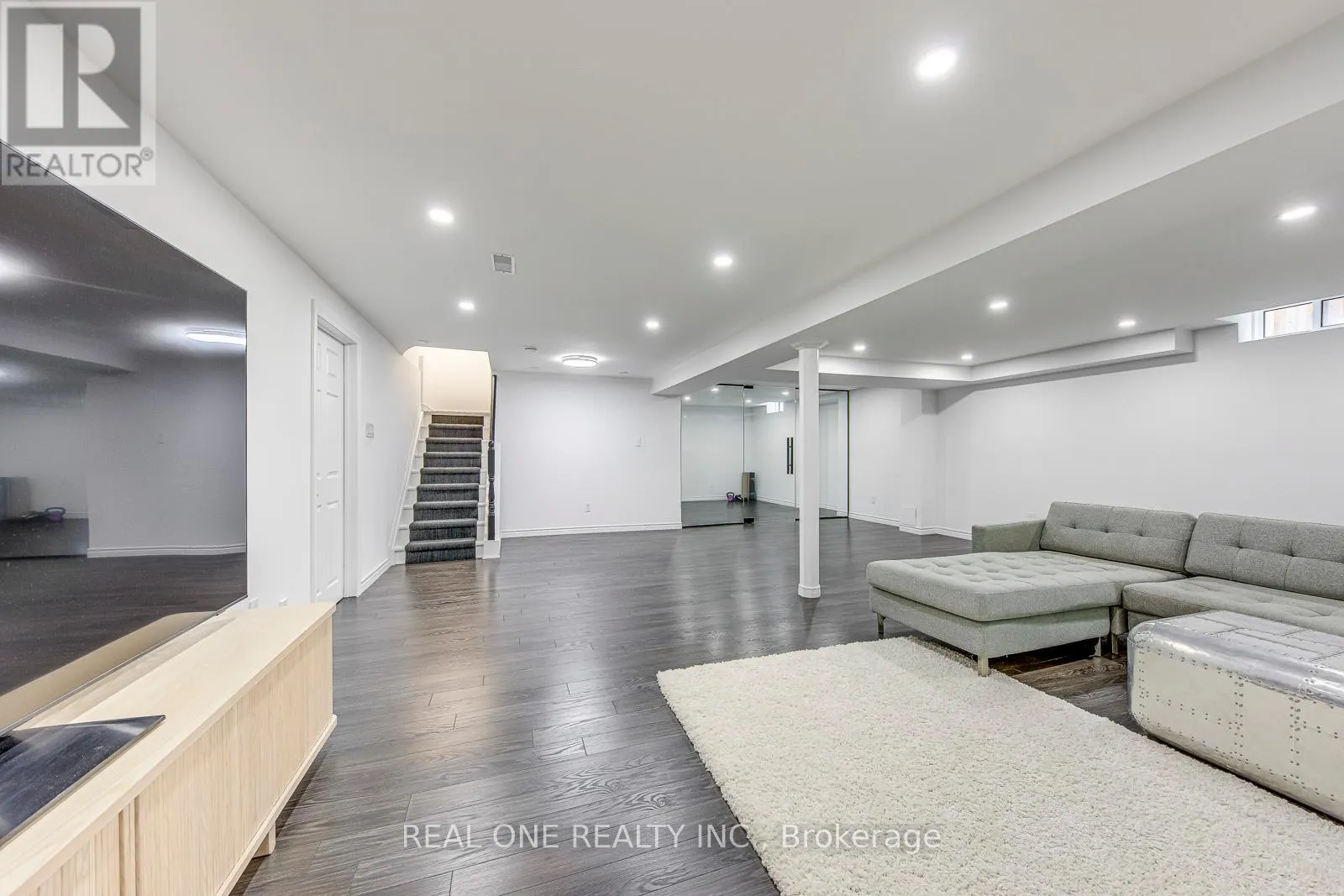 2075 BANBURY CRESCENT