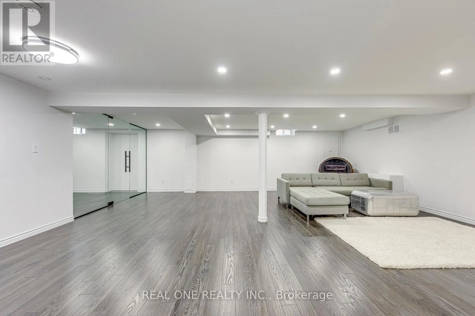 2075 BANBURY CRESCENT