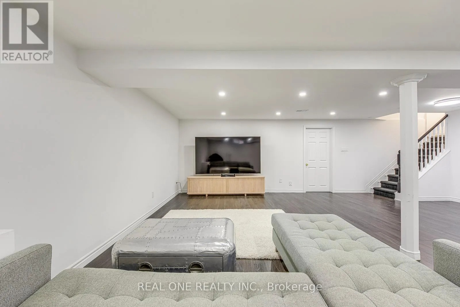 2075 BANBURY CRESCENT
