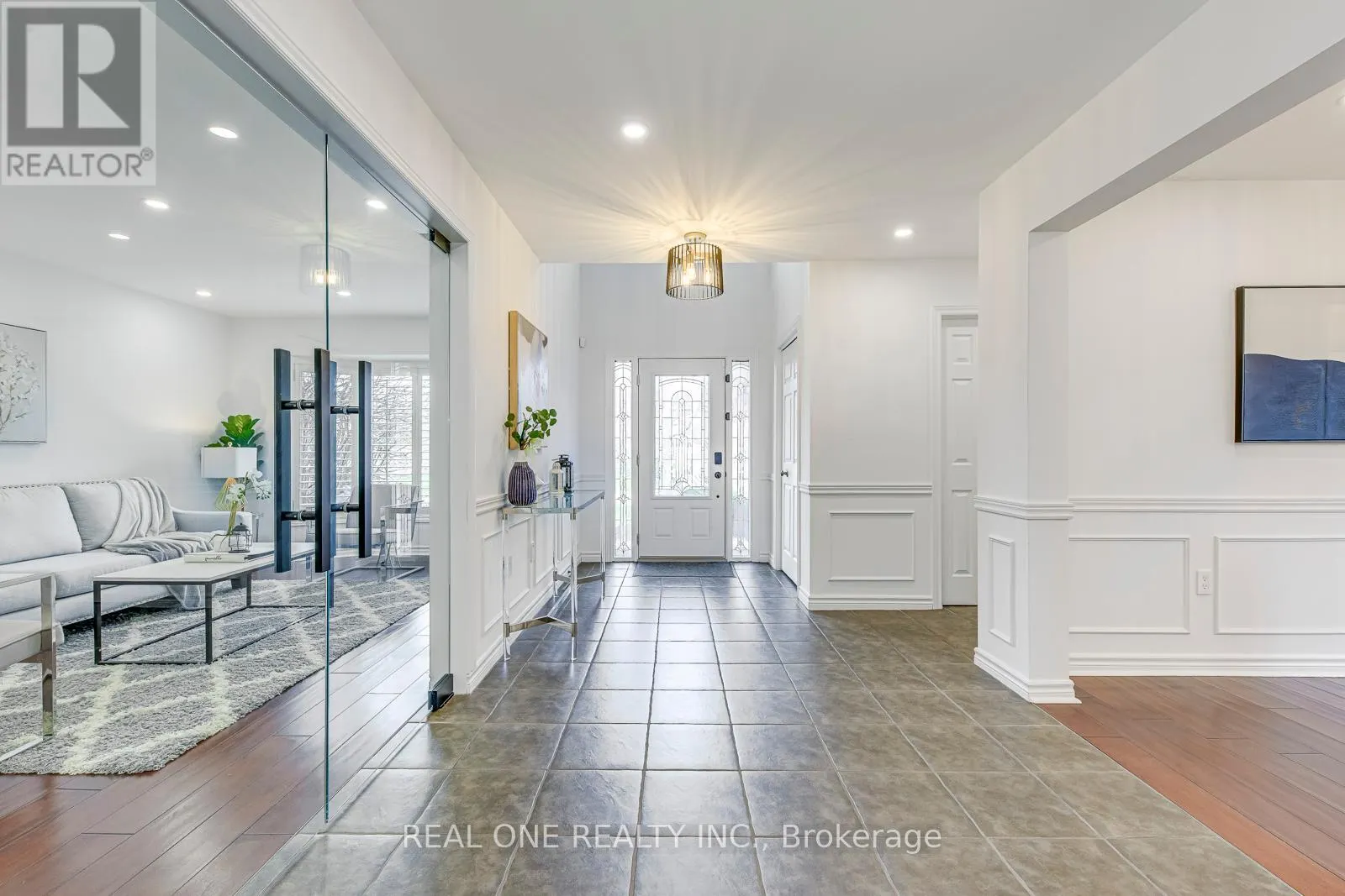 2075 BANBURY CRESCENT