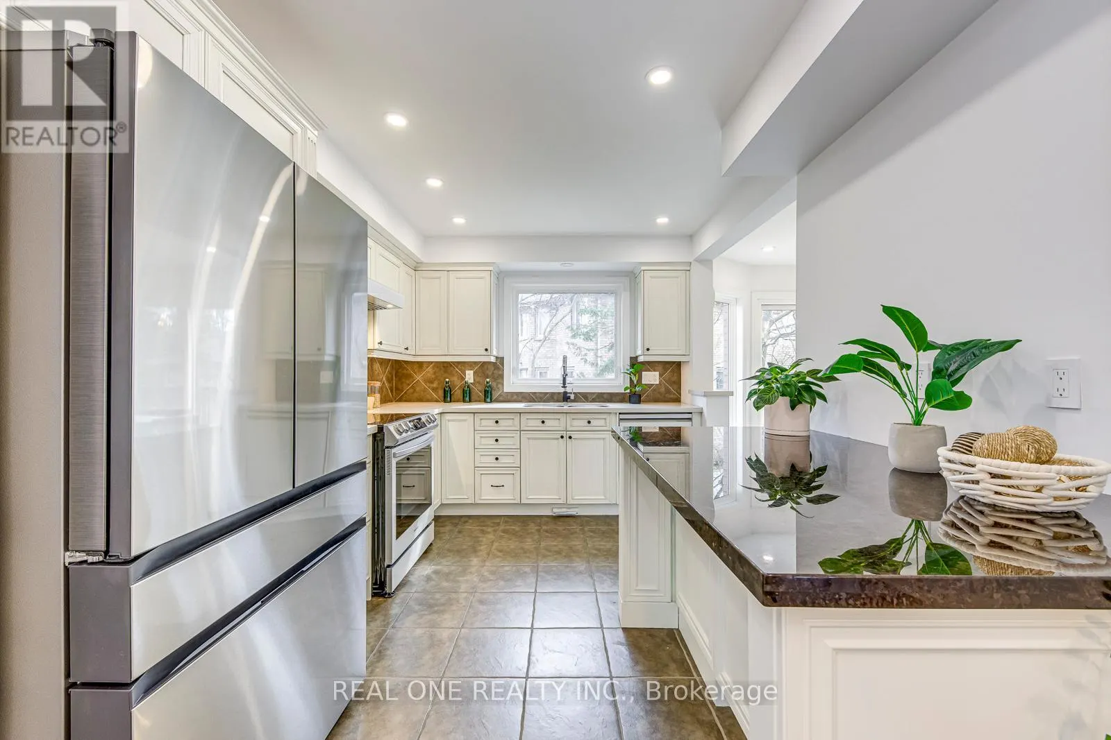 2075 BANBURY CRESCENT