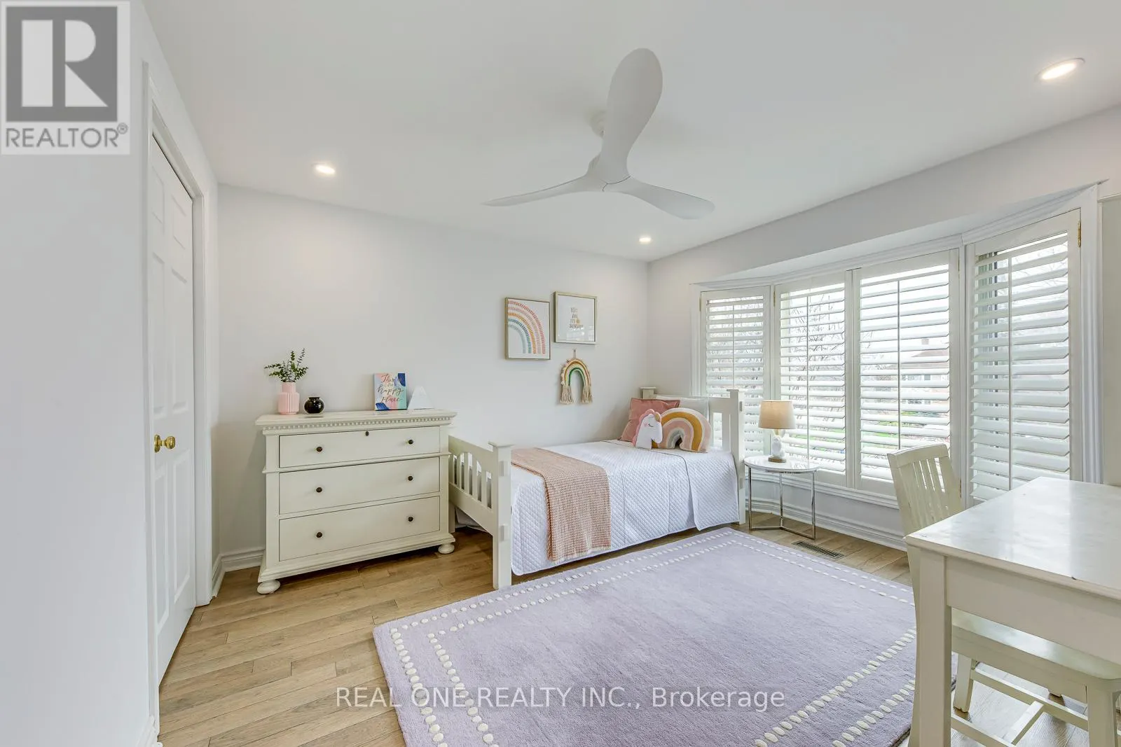 2075 BANBURY CRESCENT