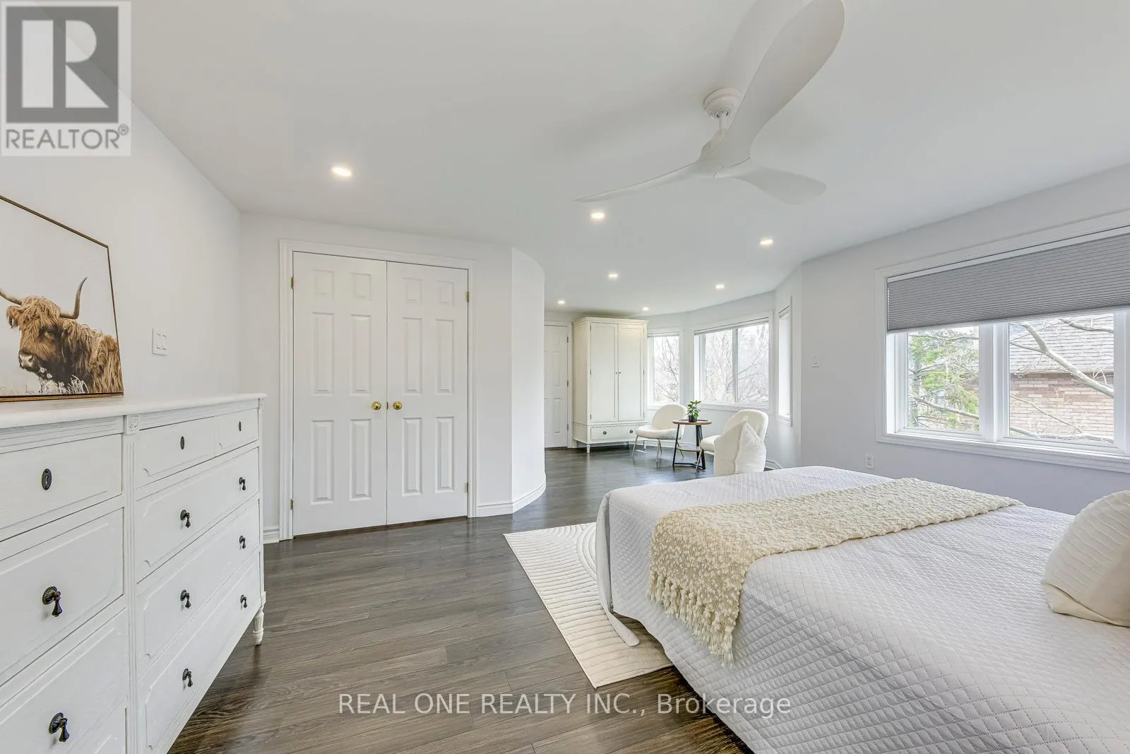 2075 BANBURY CRESCENT