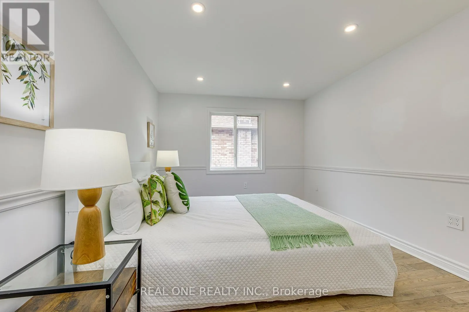 2075 BANBURY CRESCENT