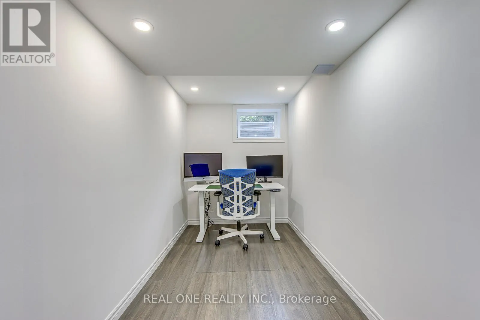 2075 BANBURY CRESCENT