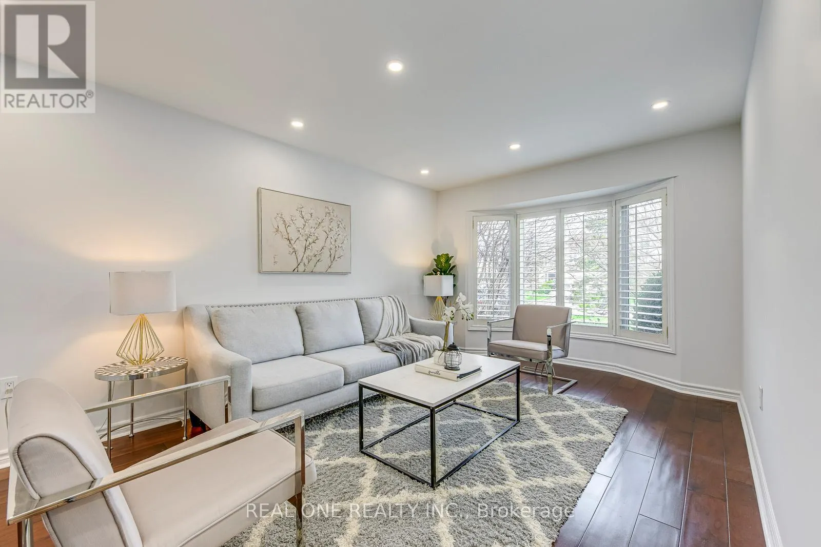 2075 BANBURY CRESCENT