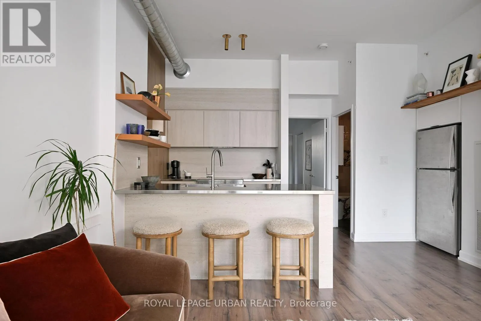 420 - 1410 DUPONT STREET