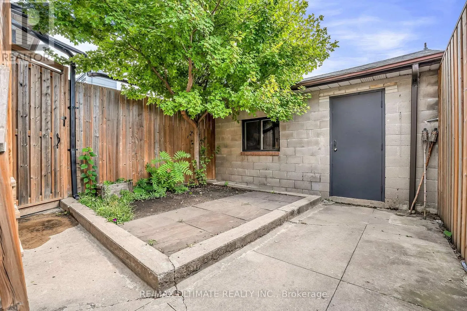 963 LANSDOWNE AVENUE
