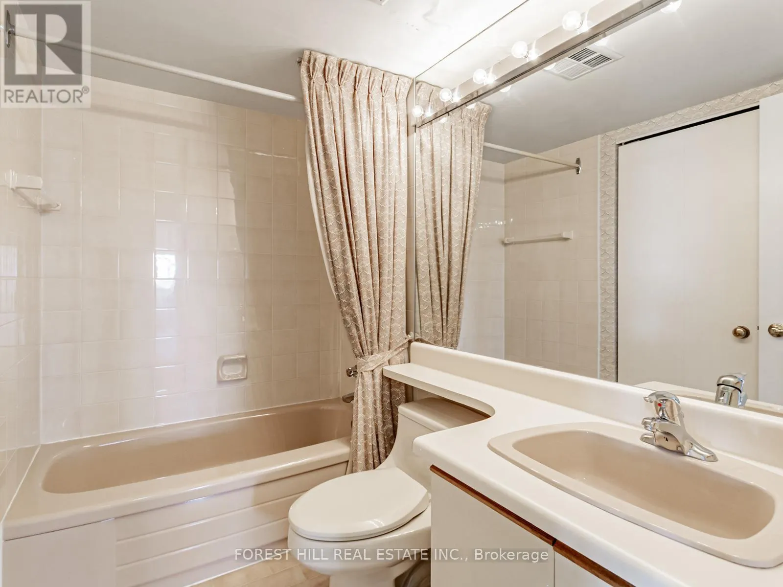 1207 - 1300 ISLINGTON AVENUE