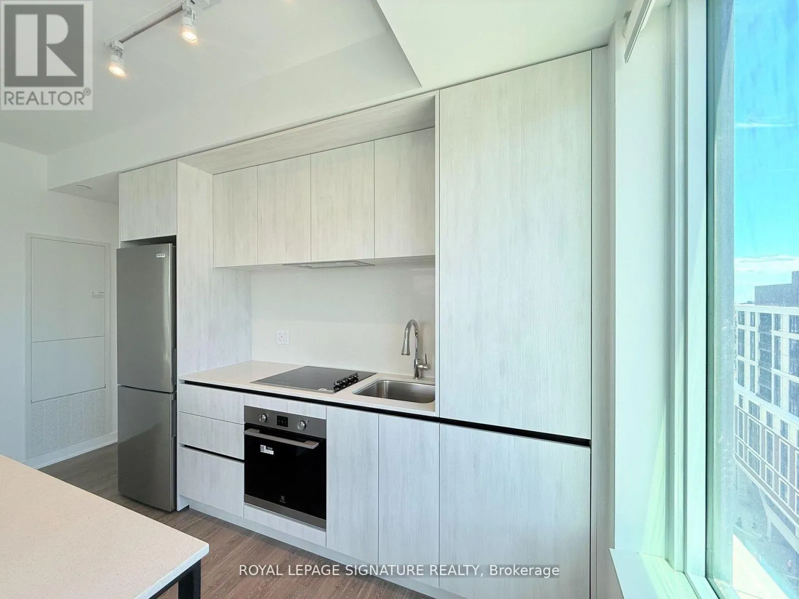1204 - 2495 EGLINTON AVENUE W