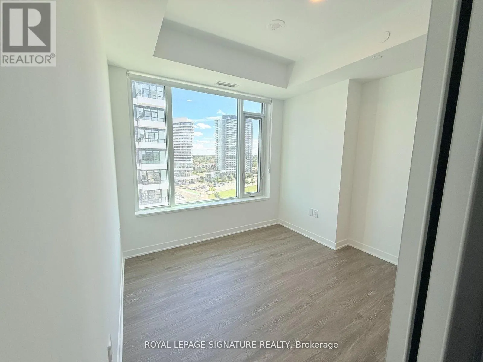 1204 - 2495 EGLINTON AVENUE W