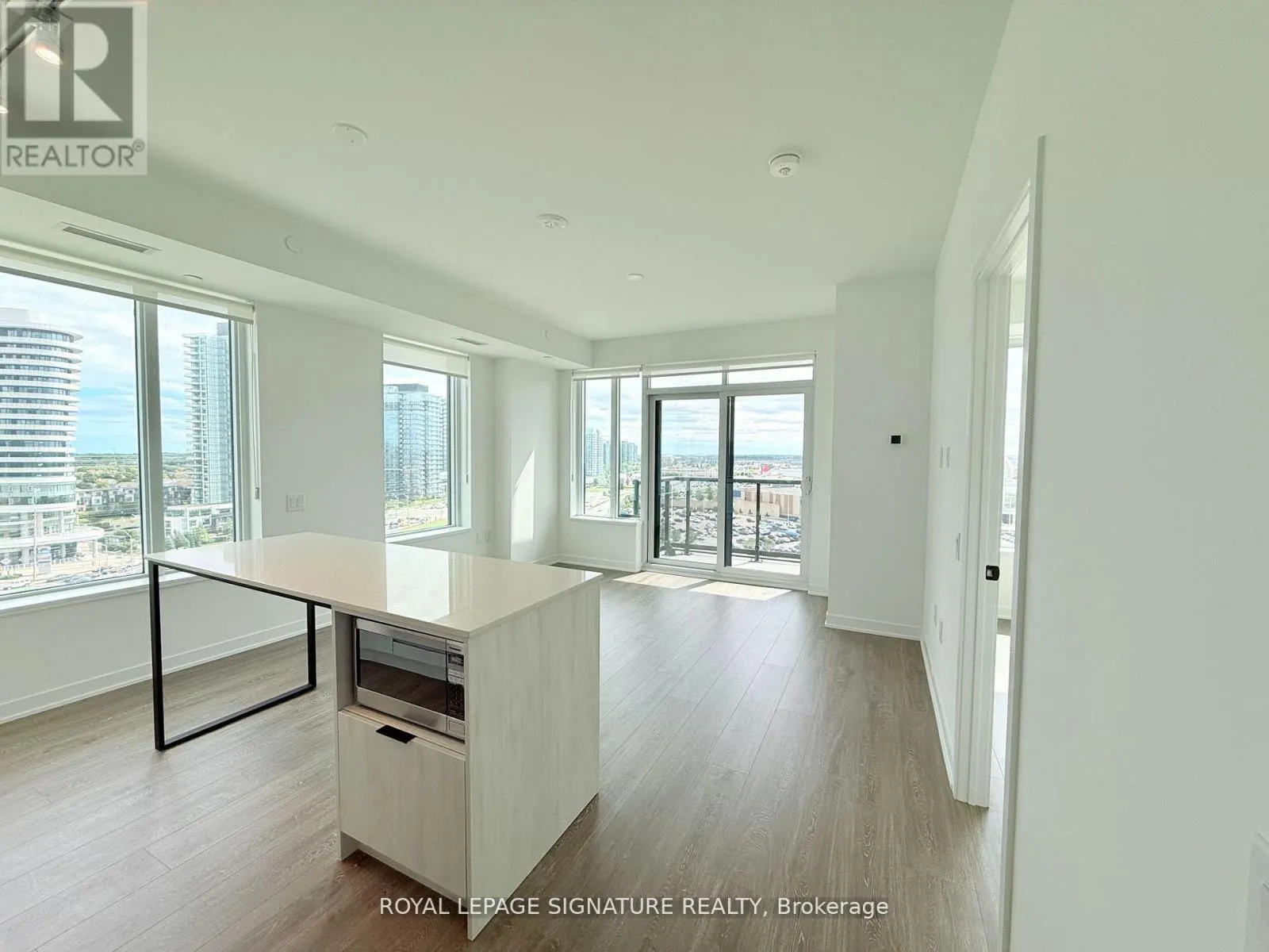 1204 - 2495 EGLINTON AVENUE W