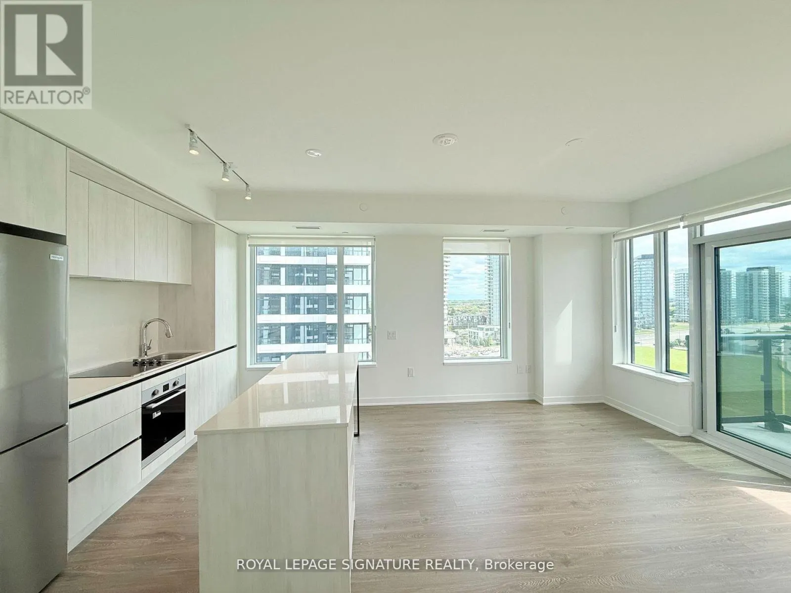 1204 - 2495 EGLINTON AVENUE W