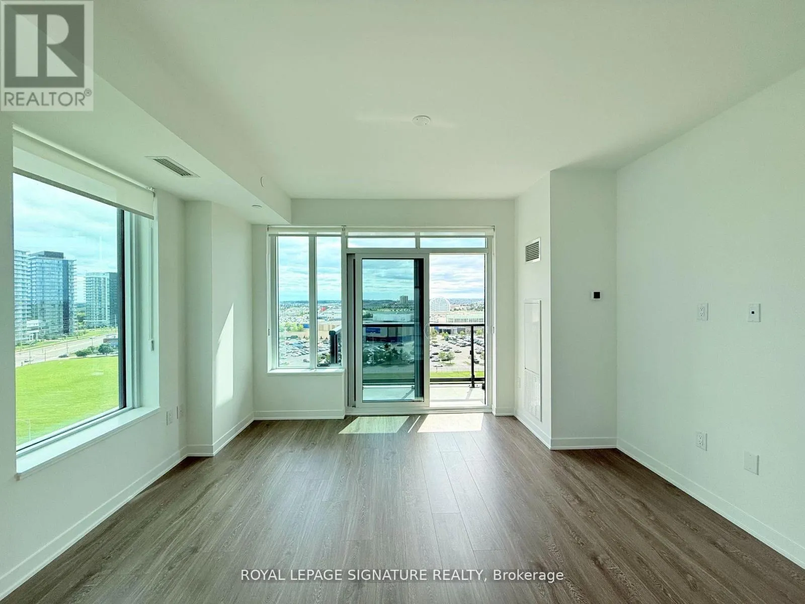 1204 - 2495 EGLINTON AVENUE W