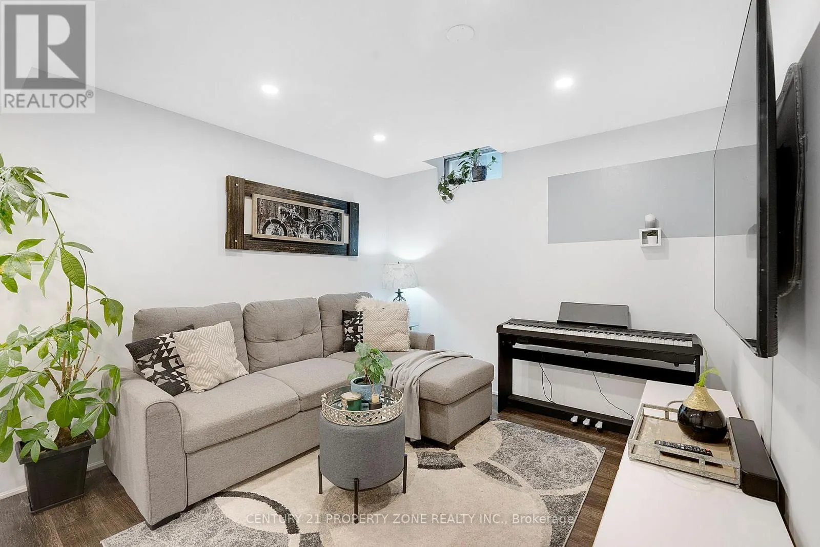38 RODWELL COURT