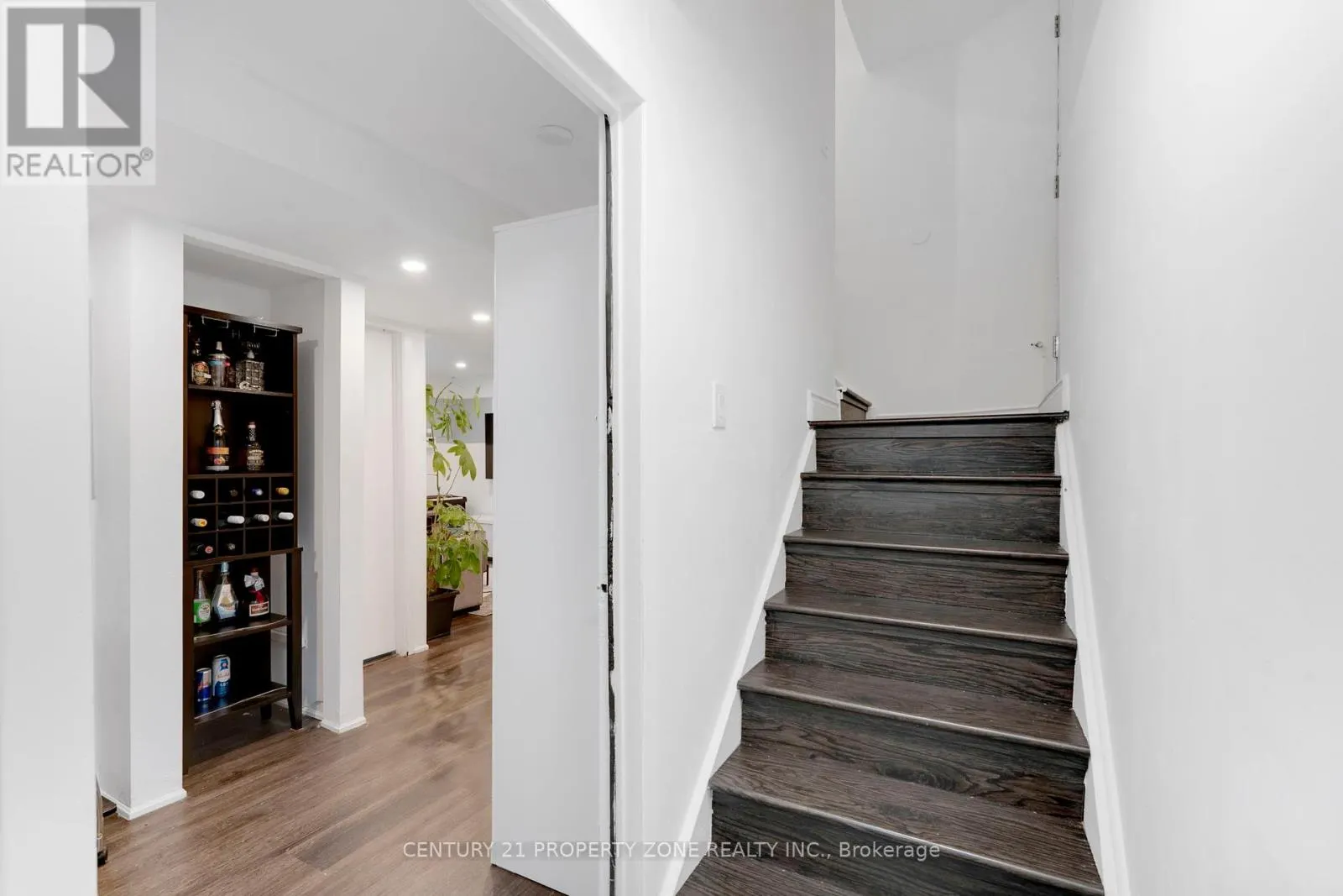 38 RODWELL COURT