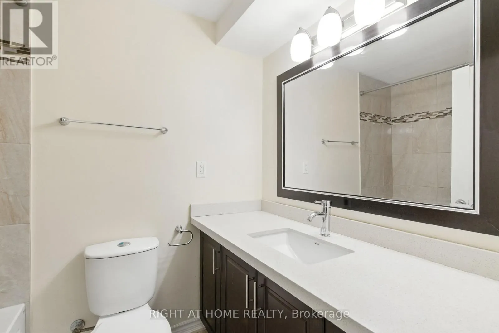 1233 LAMONT CRESCENT