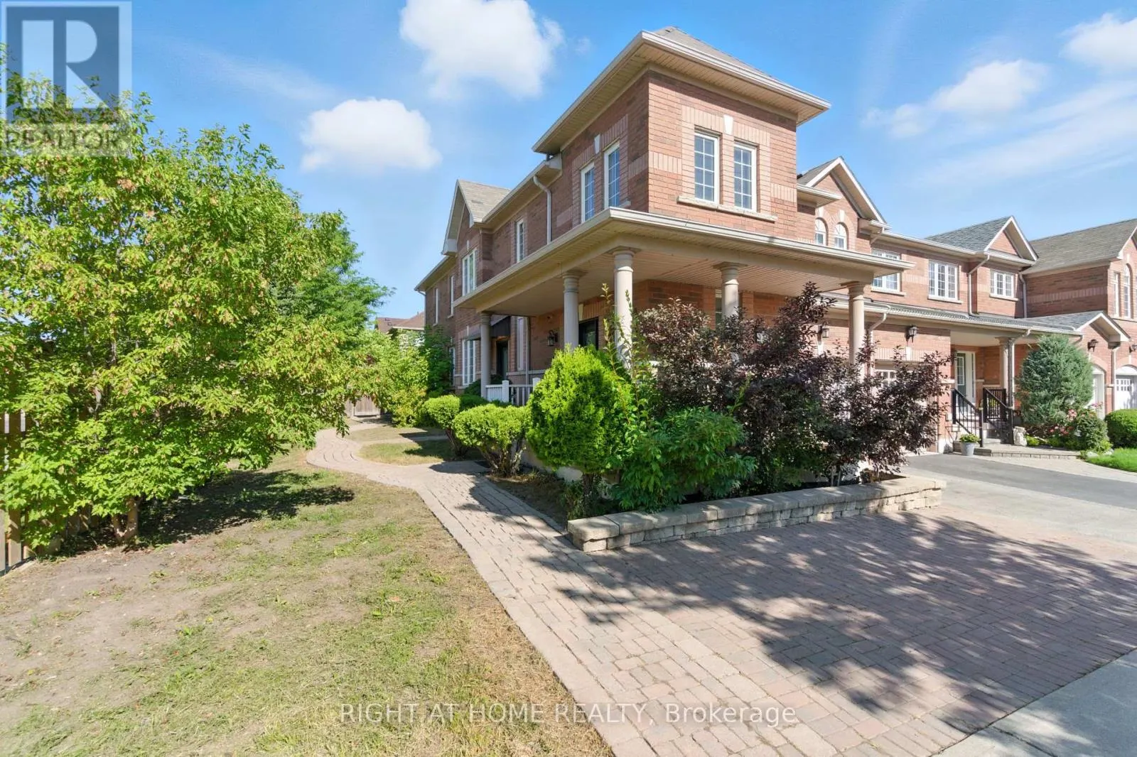 1233 LAMONT CRESCENT
