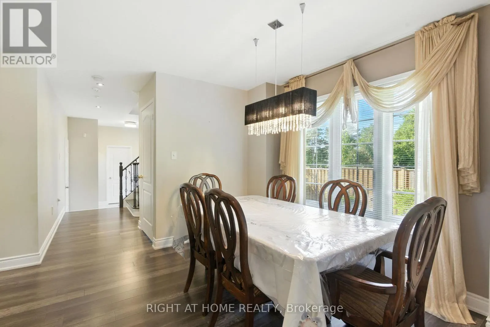 1233 LAMONT CRESCENT