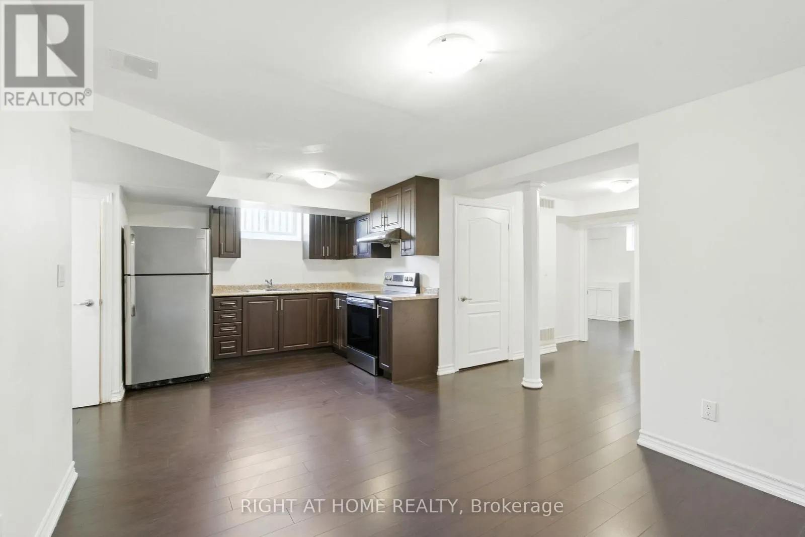 1233 LAMONT CRESCENT