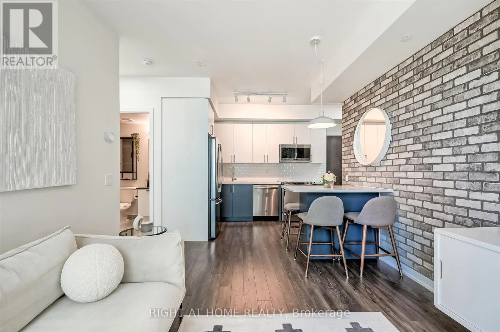 620 - 10 PARK LAWN ROAD
