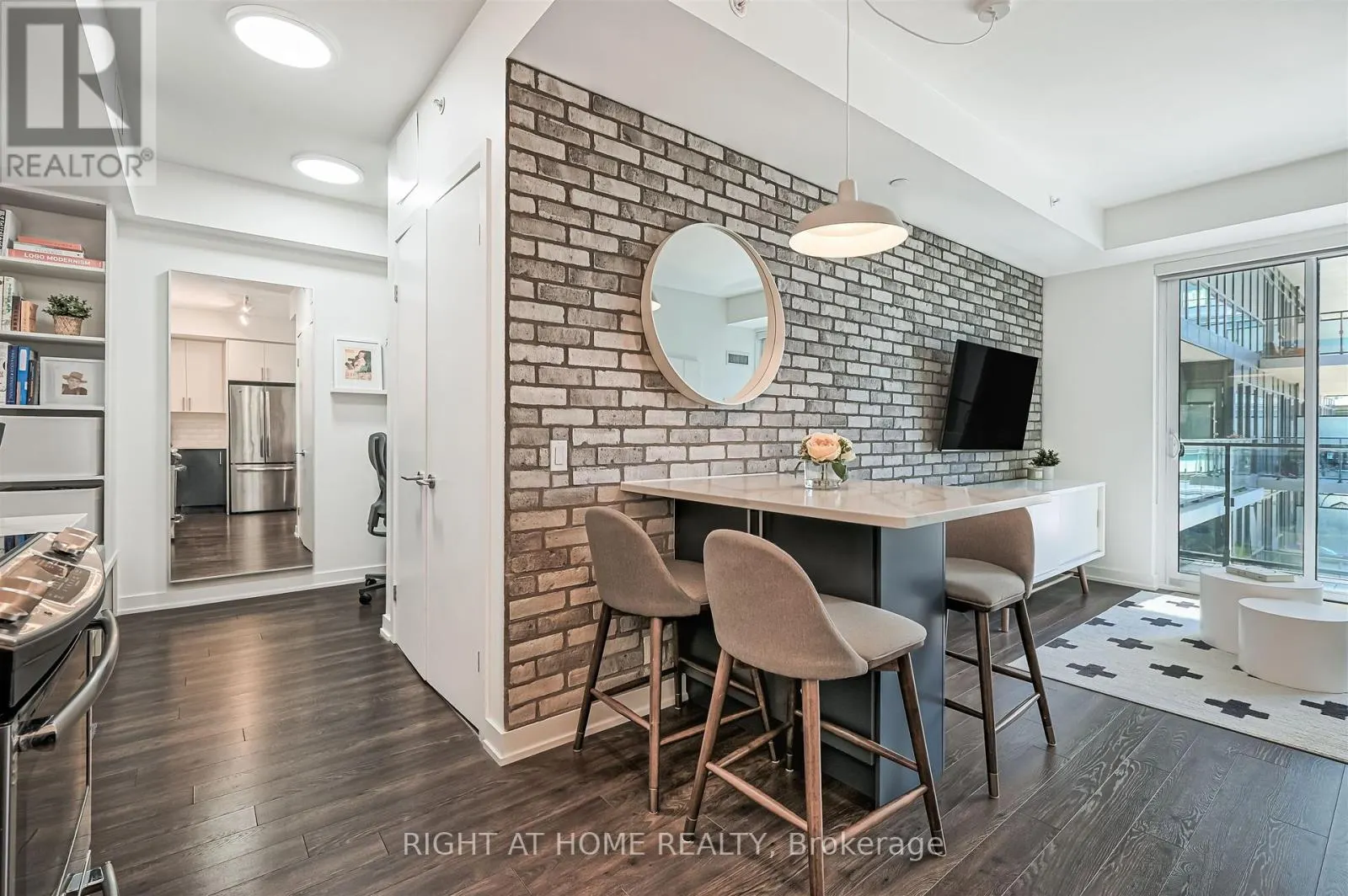 620 - 10 PARK LAWN ROAD