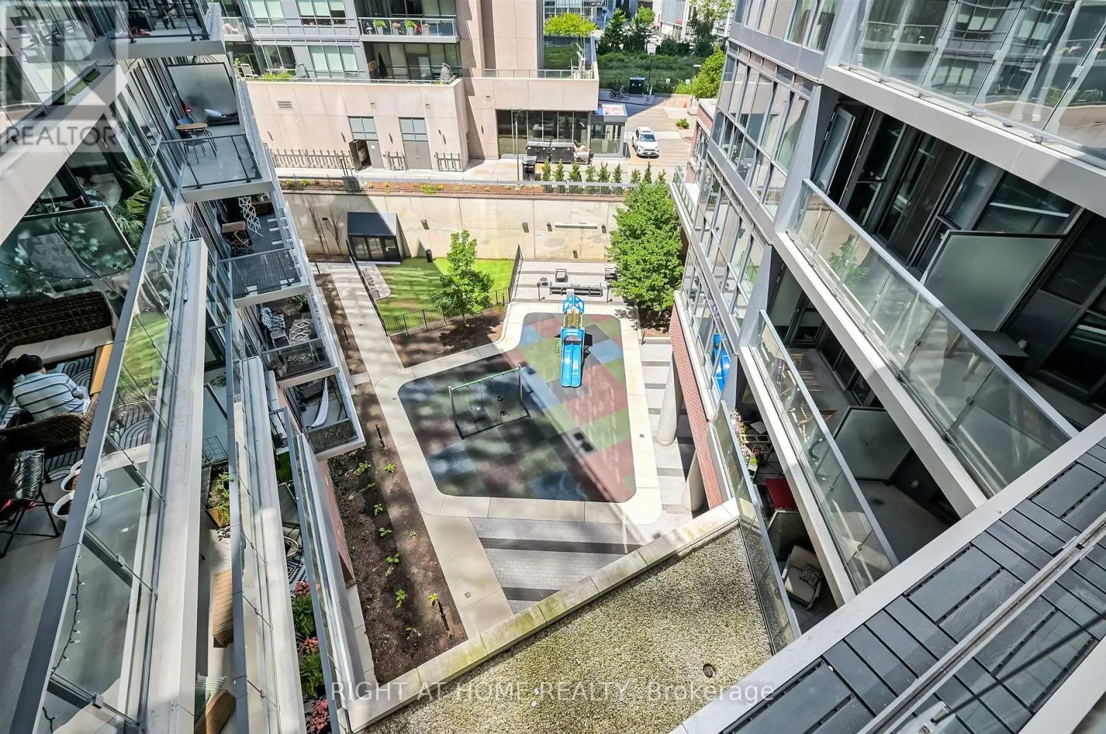 620 - 10 PARK LAWN ROAD