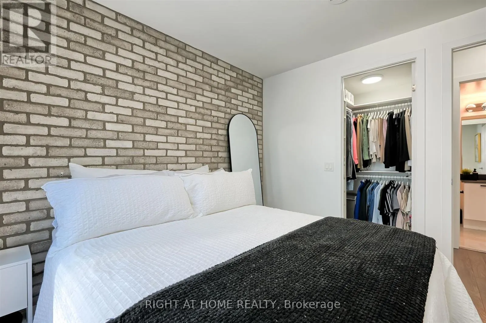 620 - 10 PARK LAWN ROAD
