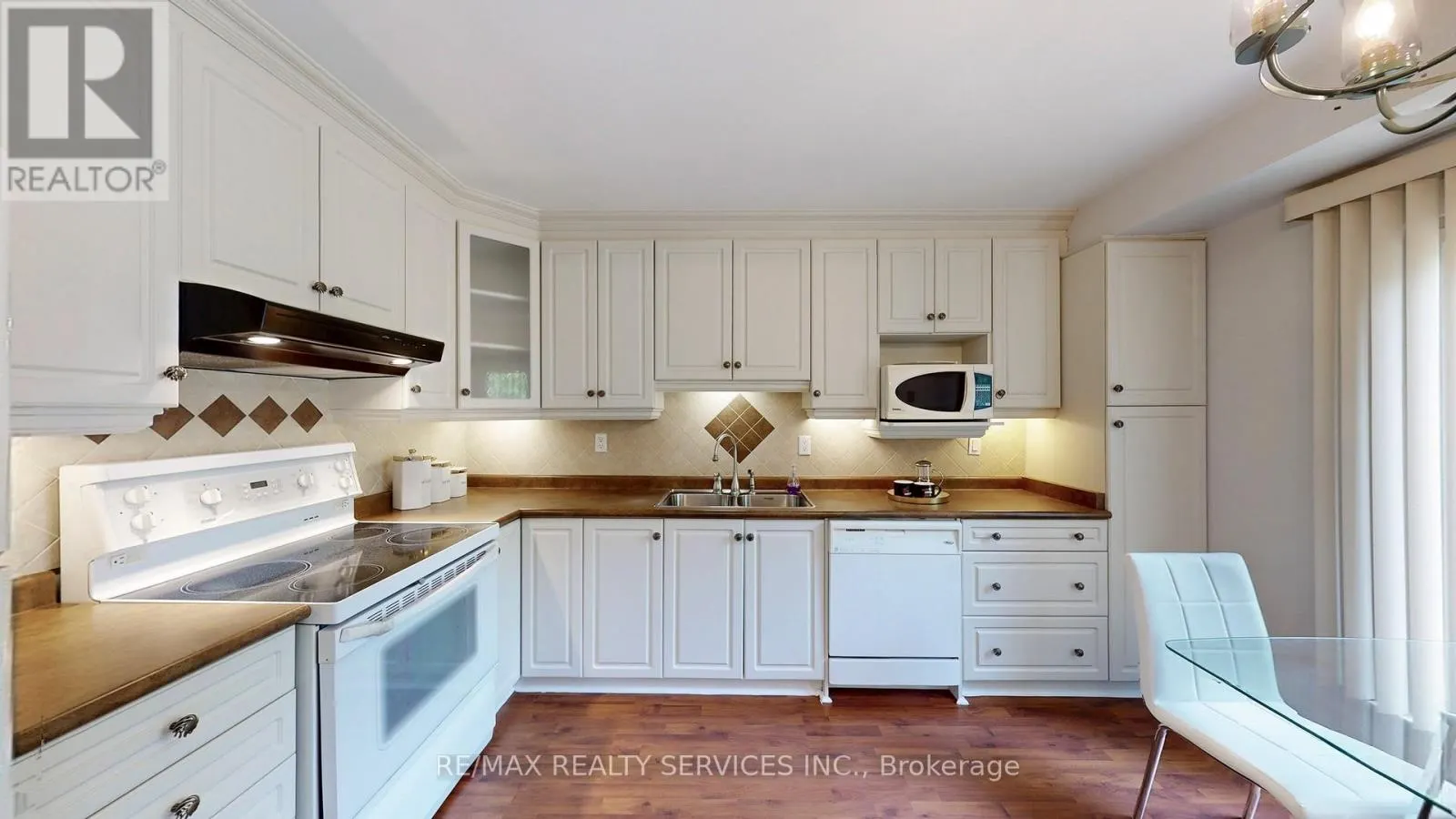 27 GLENFOREST ROAD
