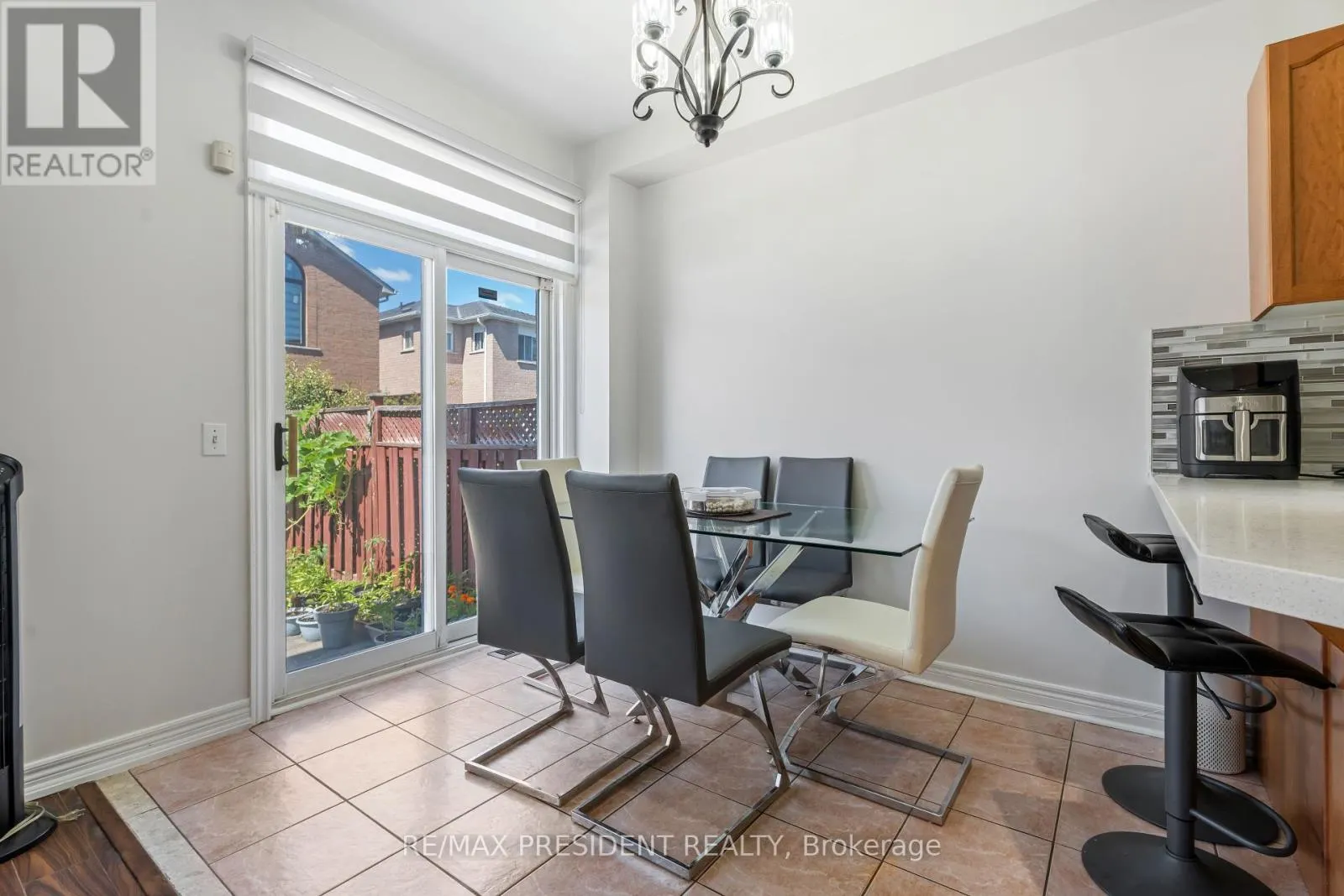 823 LEDBURY CRESCENT