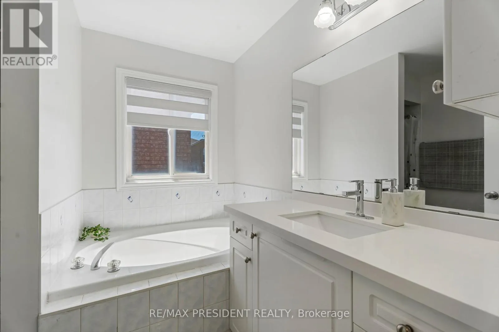 823 LEDBURY CRESCENT