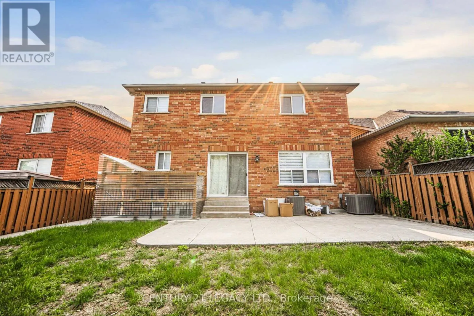 28 SUNNYBROOK CRESCENT