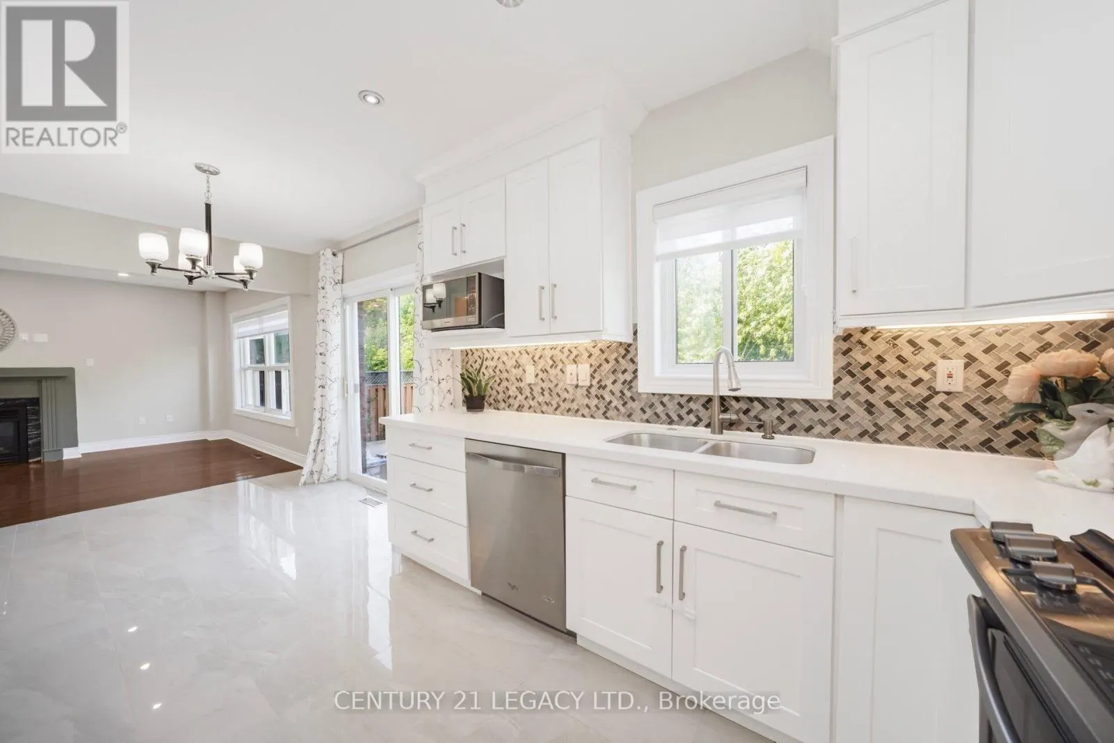 28 SUNNYBROOK CRESCENT
