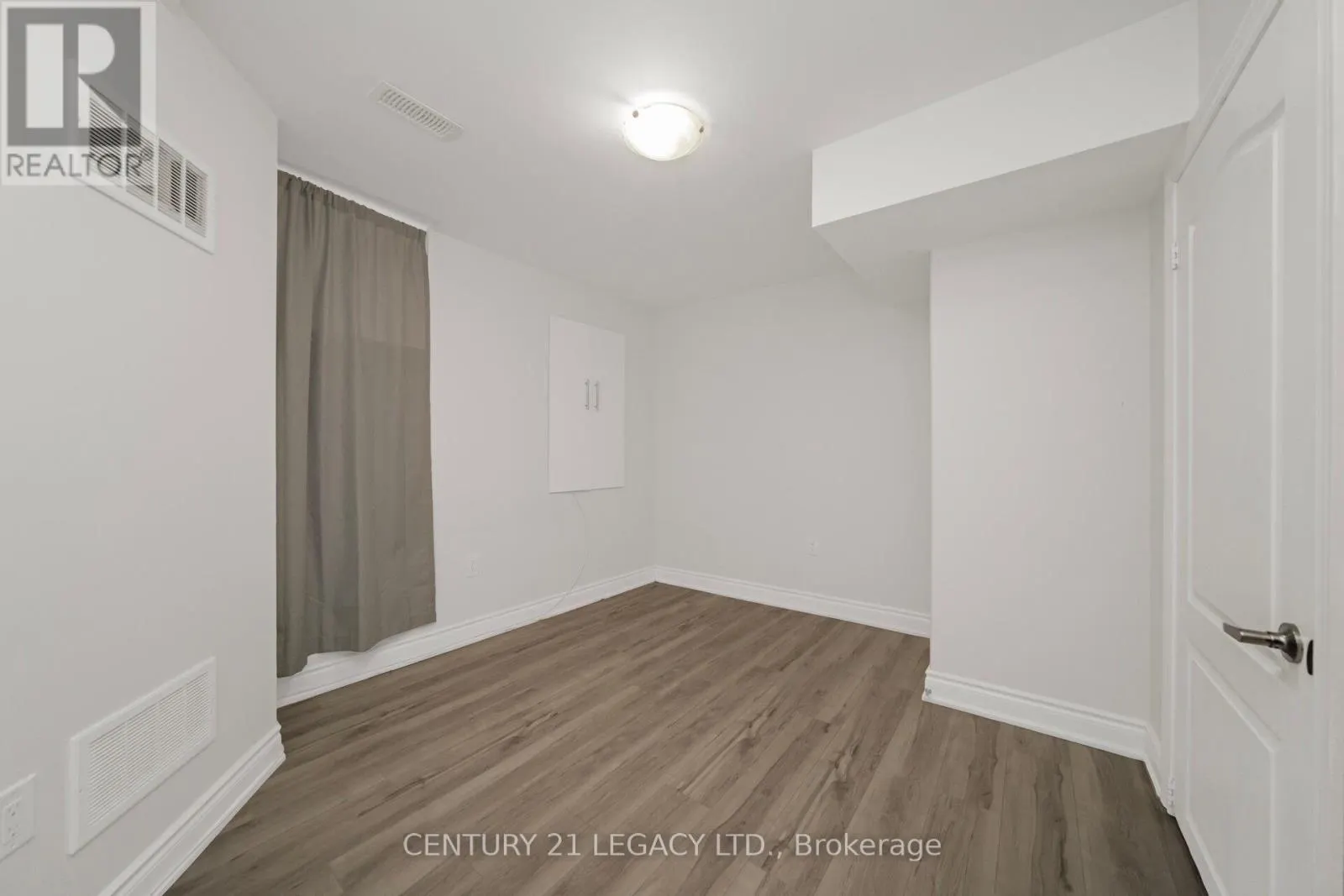 28 SUNNYBROOK CRESCENT