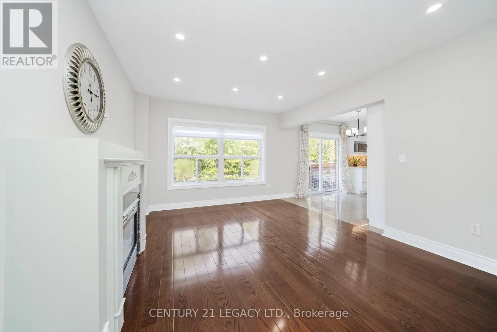 28 SUNNYBROOK CRESCENT