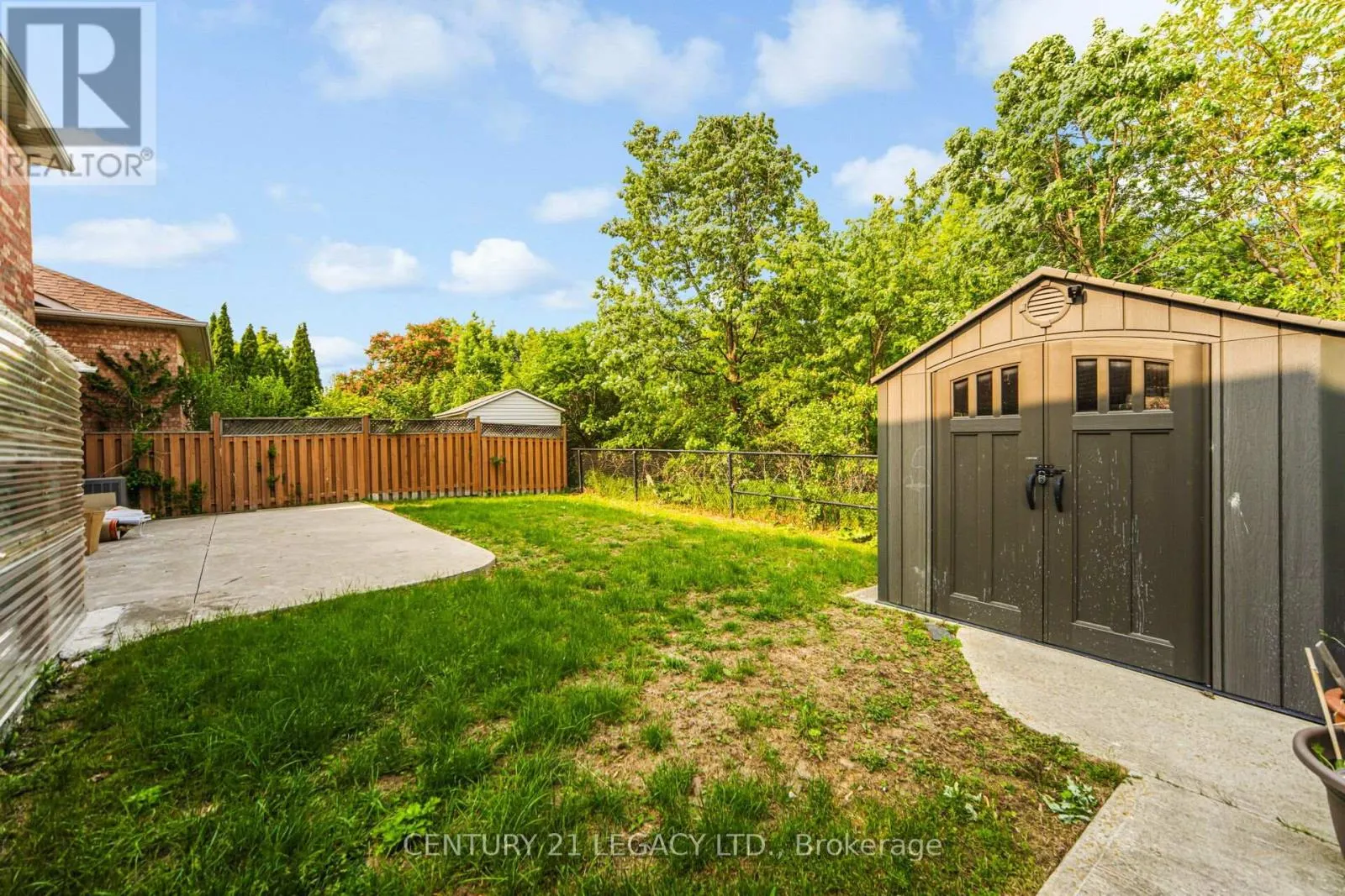 28 SUNNYBROOK CRESCENT