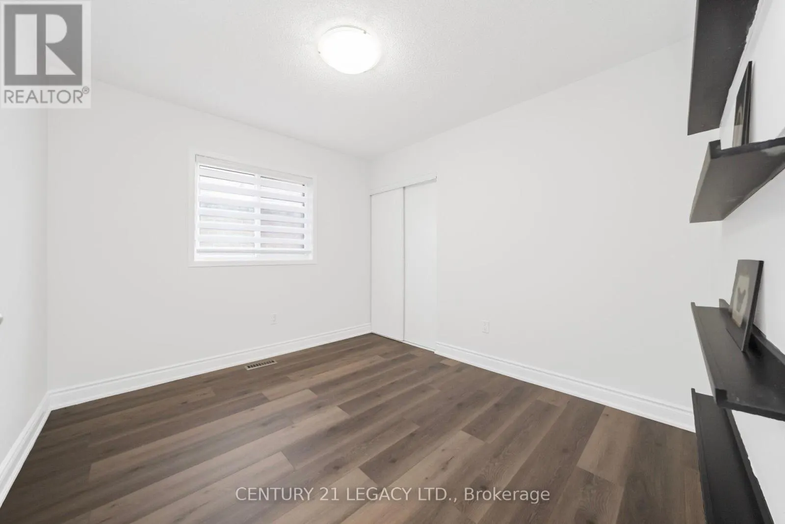 28 SUNNYBROOK CRESCENT