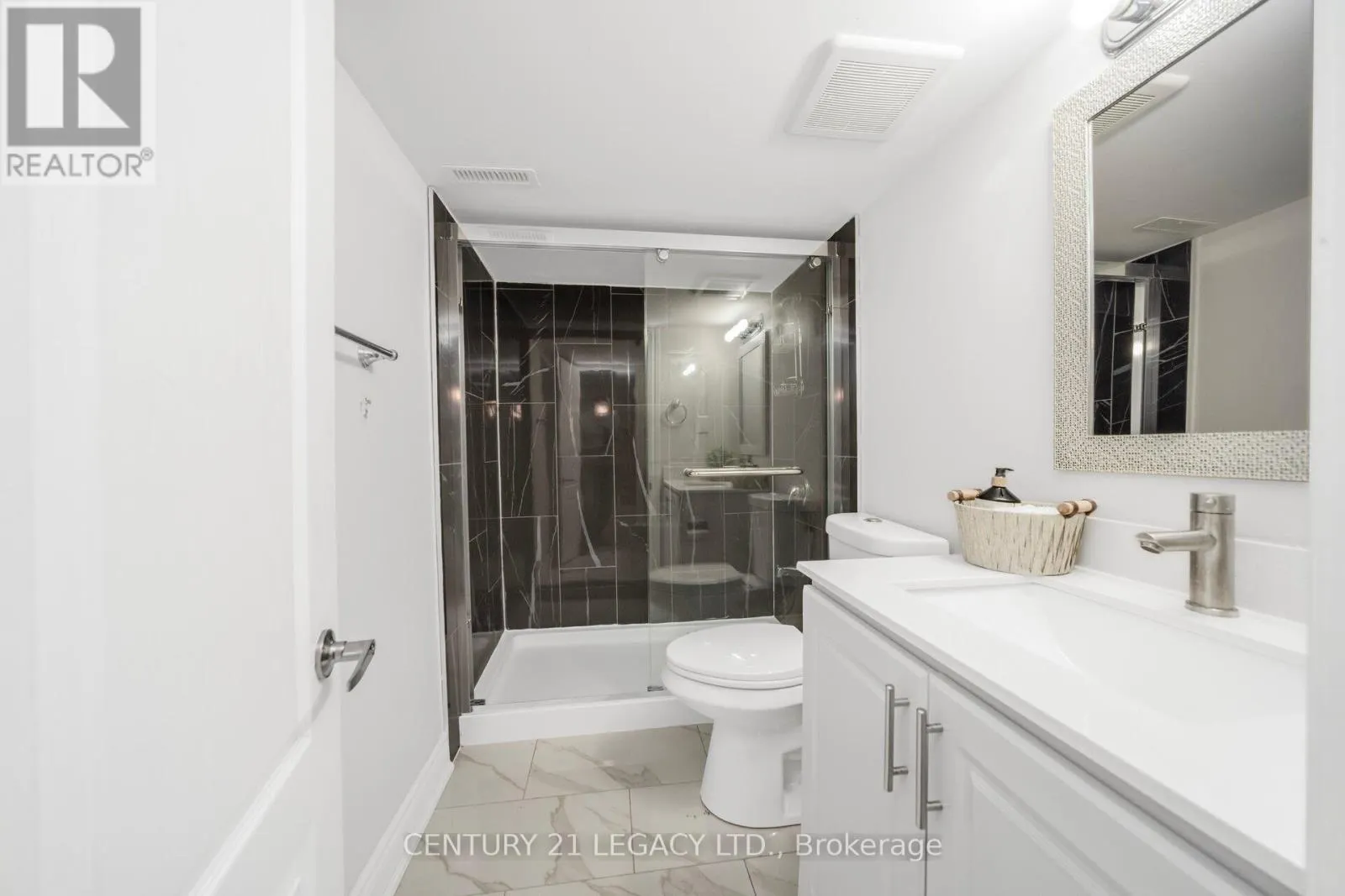 28 SUNNYBROOK CRESCENT
