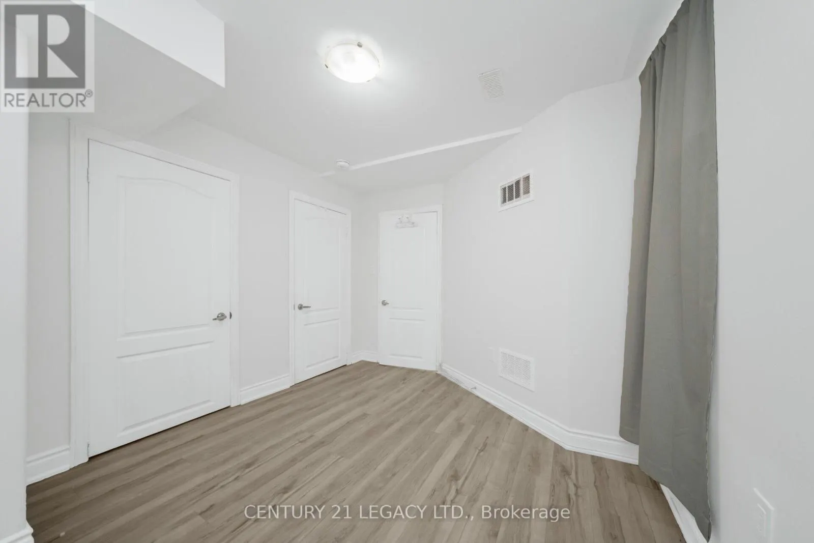 28 SUNNYBROOK CRESCENT