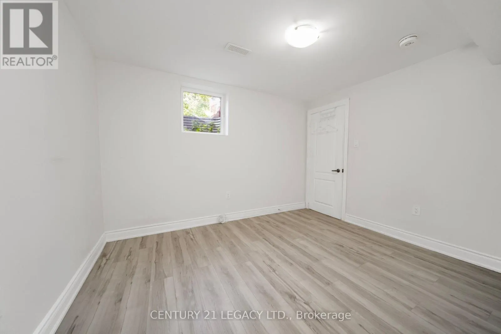28 SUNNYBROOK CRESCENT