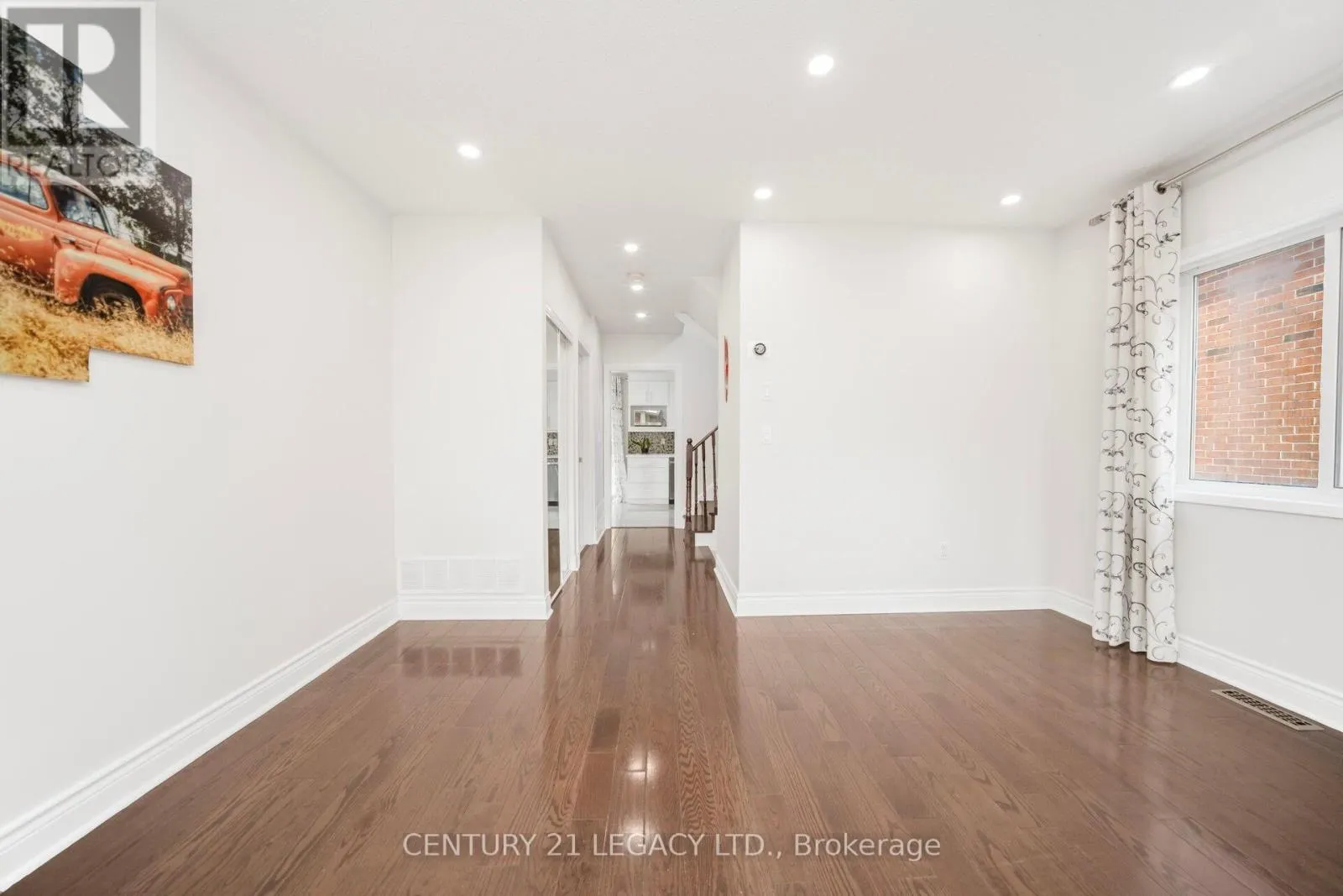 28 SUNNYBROOK CRESCENT