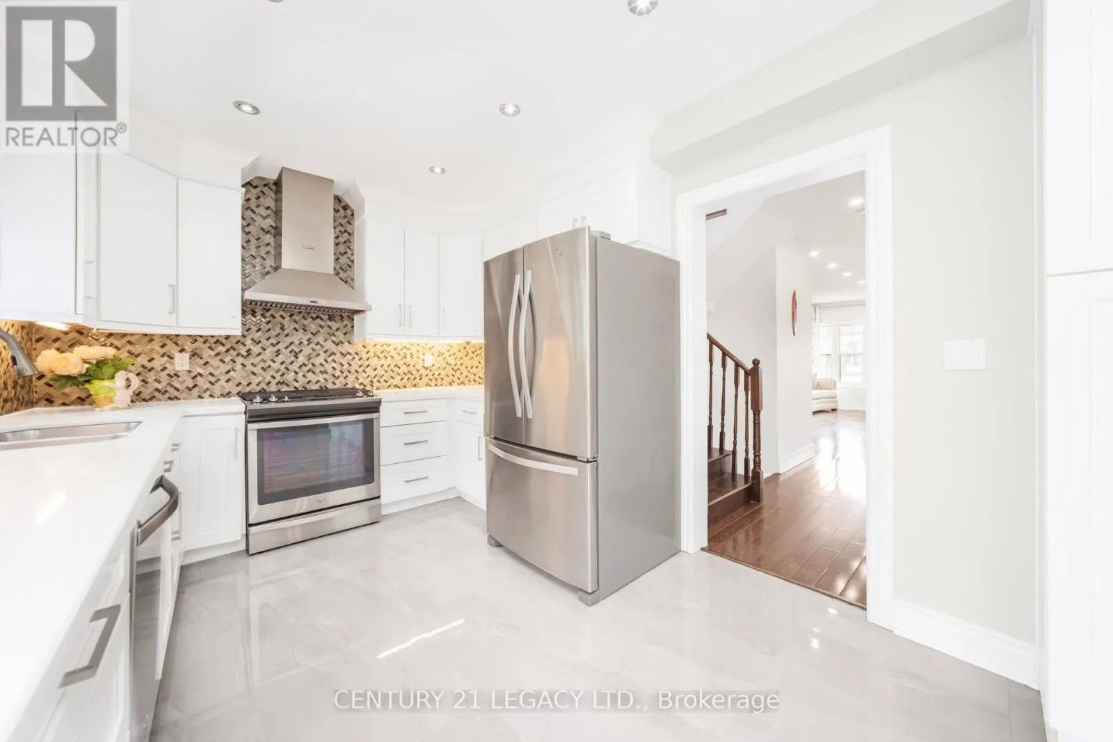 28 SUNNYBROOK CRESCENT