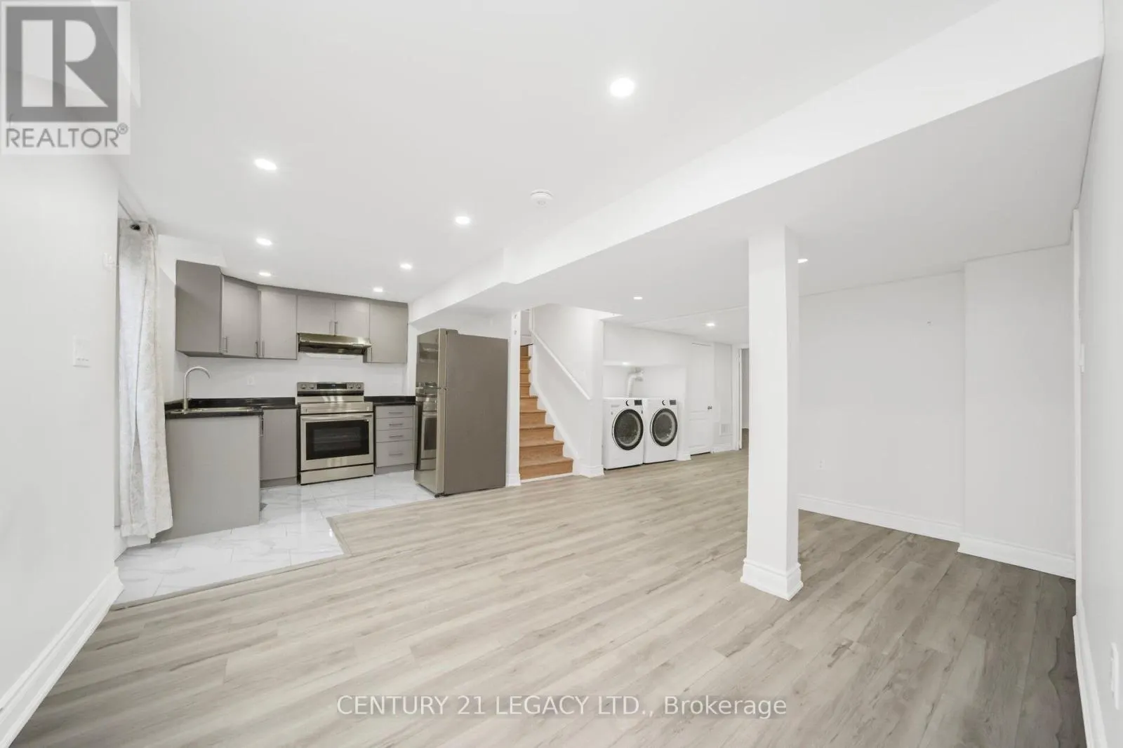 28 SUNNYBROOK CRESCENT