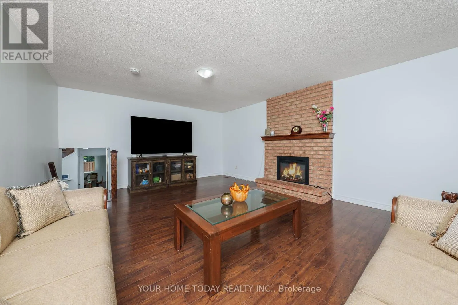 18 ALABASTER DRIVE