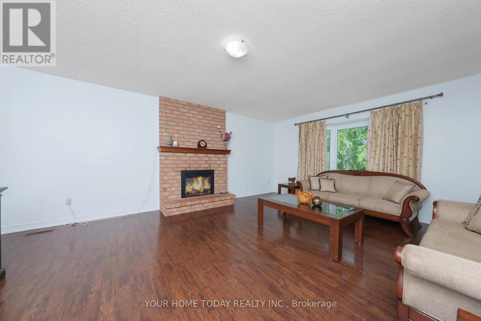 18 ALABASTER DRIVE
