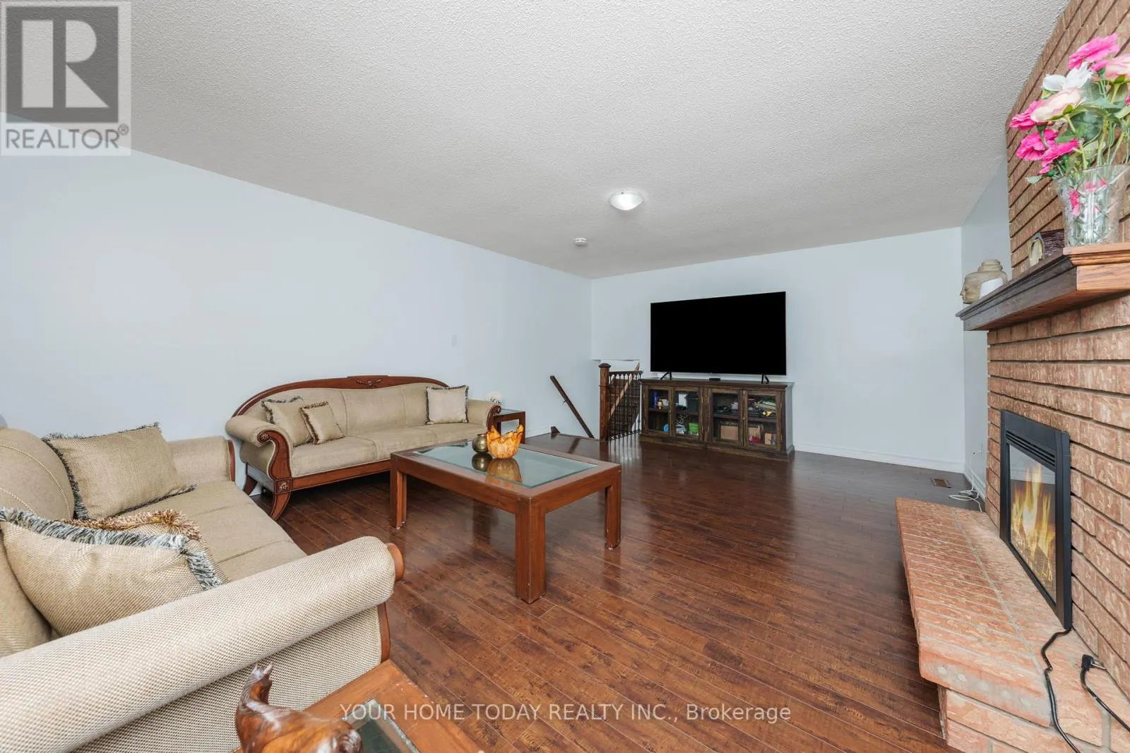 18 ALABASTER DRIVE